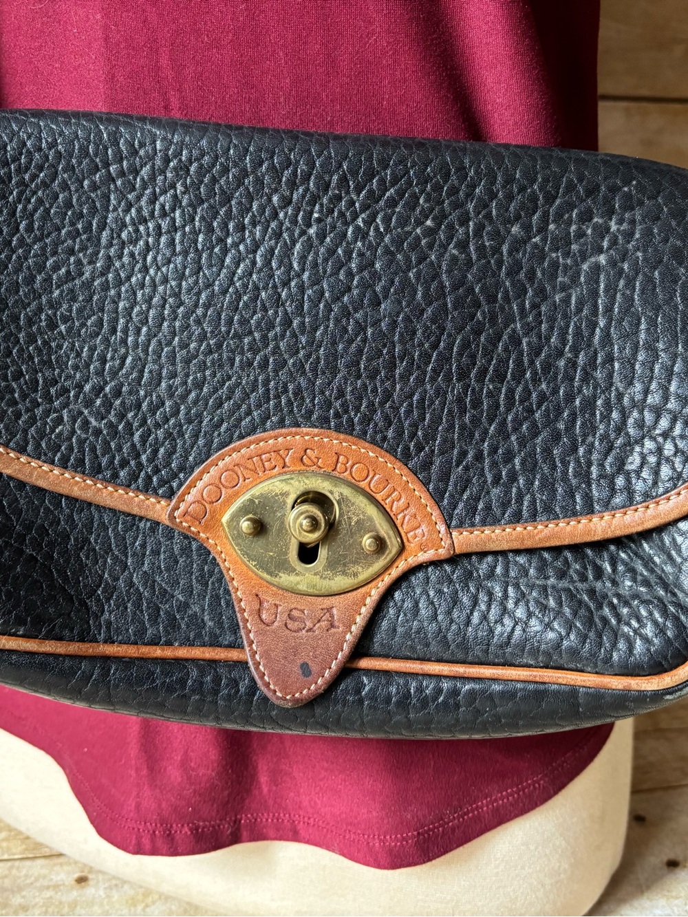 Vintage Dooney & Bourke crossbody bag - Picture 2 of 11